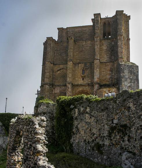 Estado en el que se encuentra la muralla medieval y los restos del Palacio del Rey