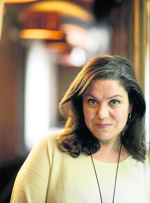 Care Santos presenta mañana en Santander su novela 'Media Vida'.