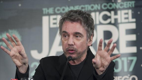 El artista Jean Michel Jarre durante su visita a Liébana para promocionar su concierto del Año Jubilar Lebaniego.