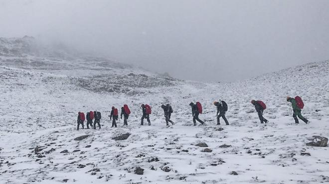 Los agentes del Greim lucharon contra los elementos durante la primera de las dos aproximaciones a la zona de Los Costillares, donde se localizaron los cuerpos.