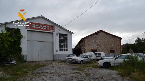 La nave de Gajano en la que el detenido tenía montado un concesionario ilegal.
