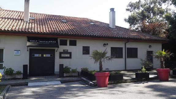 La casa-club de Mataleñas, donde están el restaurante y la cafetería.