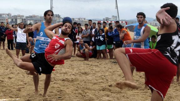 Los mejores equipos de balonmano playa volverán a disputar en Laredo, en agosto, el Campeonato de España