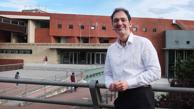 Jesús Pérez Llano es doctor en Telecomunicaciones por la Universidad de Cantabria. 