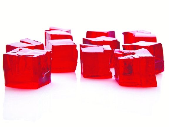 Cubos de gelatina, empleados habitualmente en repostería. :: dm