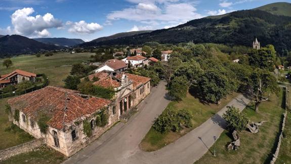 Vista aérea del estado en el que se encuentra el edificio de las antiguas escuelas de Terán, declarado Bien de Interés Loca