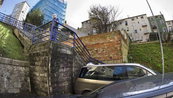 Entrada del antiguo túnel de Tetuán por el Barrio Camino, que finaliza en La Cañía