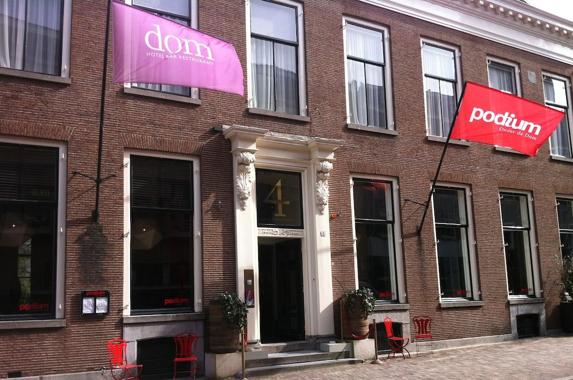 El restaurante Podium onder de Dom se encuentra en un edificio histórico de la ciudad de Utrecht. 