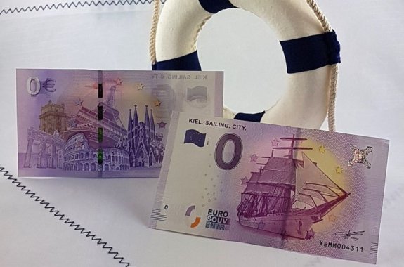 Color. Es similar al de los billetes con mayor valor en circulación, los de 500 euros.