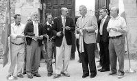 Las autoridades cortaron la cinta en la renovada plaza taurina. / A. V.