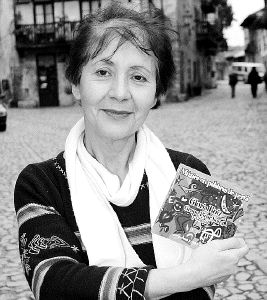 Gloria Ruiz novela su incursión en la memoria histórica en su regreso literario