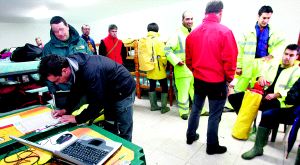 50 expertos logran rescatar a cuatro espeleólogos aislados en una cueva