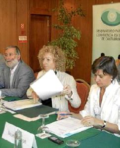 Reunión, ayer, del Observatorio de la Convivencia. /A. FERNÁNDEZ