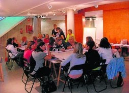El comercio dedica un curso a mejorar las técnicas para confeccionar un escaparate