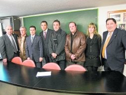 Teixeira Vitienes recibe la escarapela de internacional