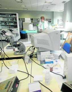 Clamor entre los proveedores de Valdecilla por el retraso en los pagos