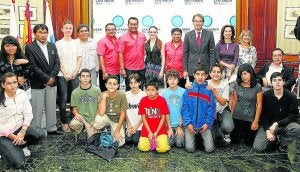 De la Serna apela a la implicación de la sociedad para lograr la integración