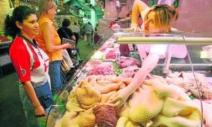 LA CASQUERÍA ESTÁ DE MODA Despojos sofisticados y elegantes