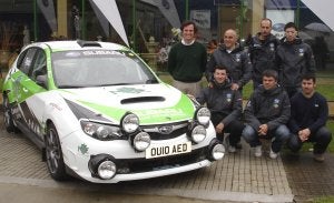 Guillermo Pérez-Medina, junto con García Ojeda y todo el equipo del Subaru Rally Team Spain. ::
DM
