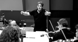 «La dirección de orquesta me da una increíble sensación de libertad»