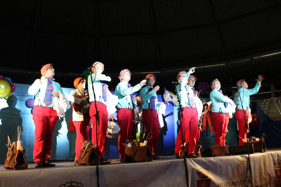 Fotos: Concurso chirigotas de Arroyo y comparsa gaditana