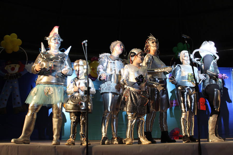 Fotos: Concurso chirigotas de Arroyo y comparsa gaditana