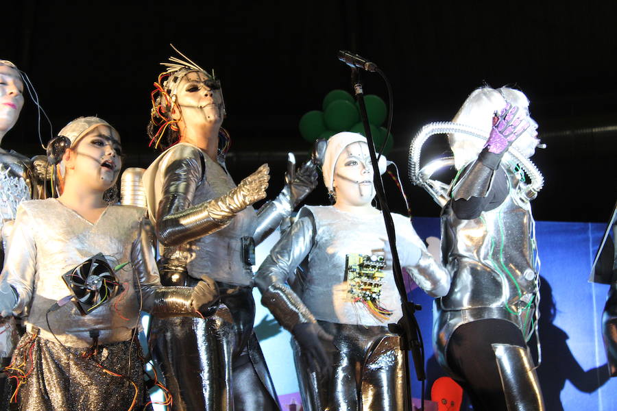 Fotos: Concurso chirigotas de Arroyo y comparsa gaditana