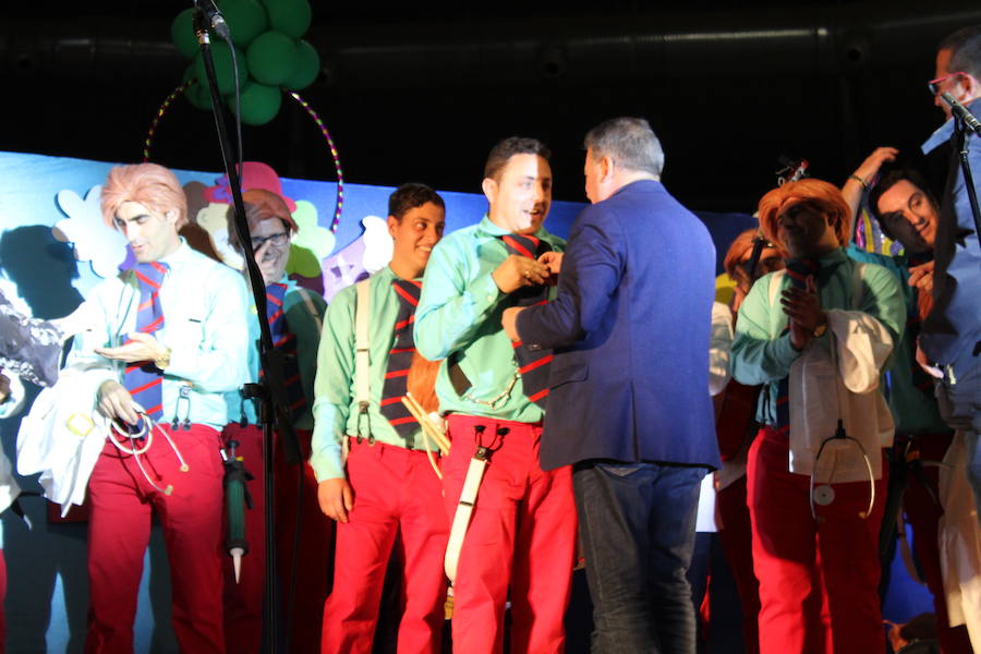 Fotos: Concurso chirigotas de Arroyo y comparsa gaditana