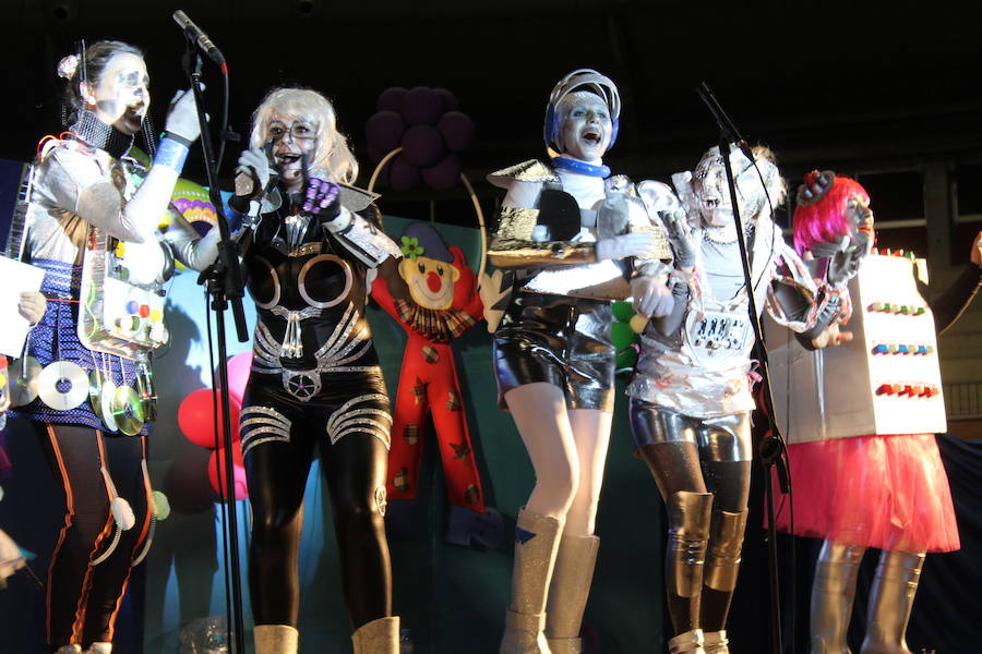 Fotos: Concurso chirigotas de Arroyo y comparsa gaditana