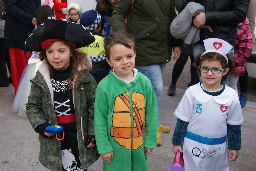 Fotos: Desfile de disfraces por Carnavales en Arroyo
