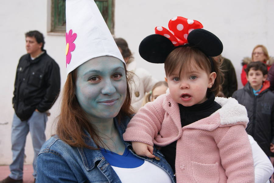 Fotos: Desfile de disfraces por Carnavales en Arroyo