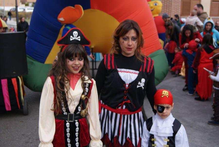 Fotos: Desfile de disfraces por Carnavales en Arroyo