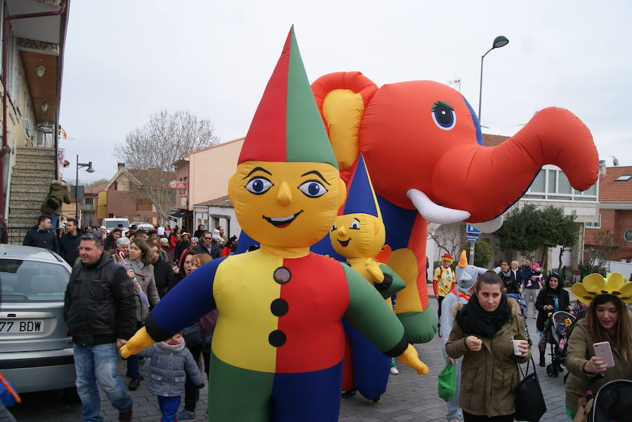 Fotos: Desfile de disfraces por Carnavales en Arroyo