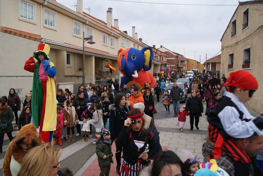 Fotos: Desfile de disfraces por Carnavales en Arroyo