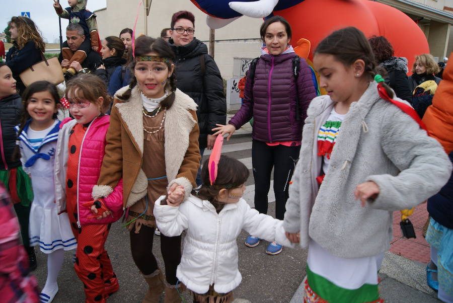 Fotos: Desfile de disfraces por Carnavales en Arroyo