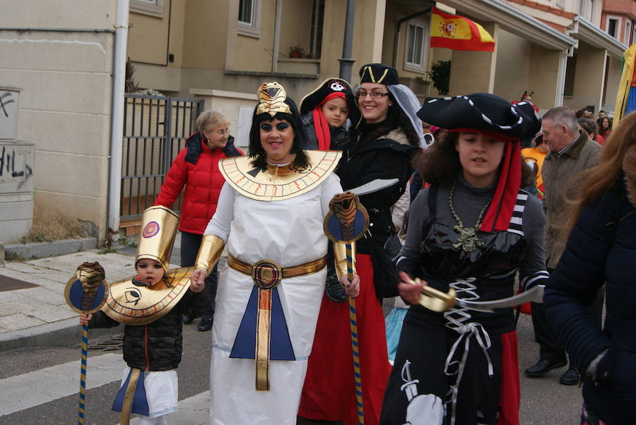 Fotos: Desfile de disfraces por Carnavales en Arroyo