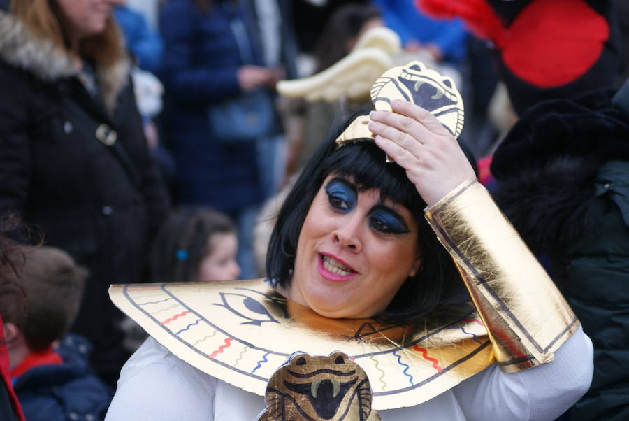 Fotos: Desfile de disfraces por Carnavales en Arroyo