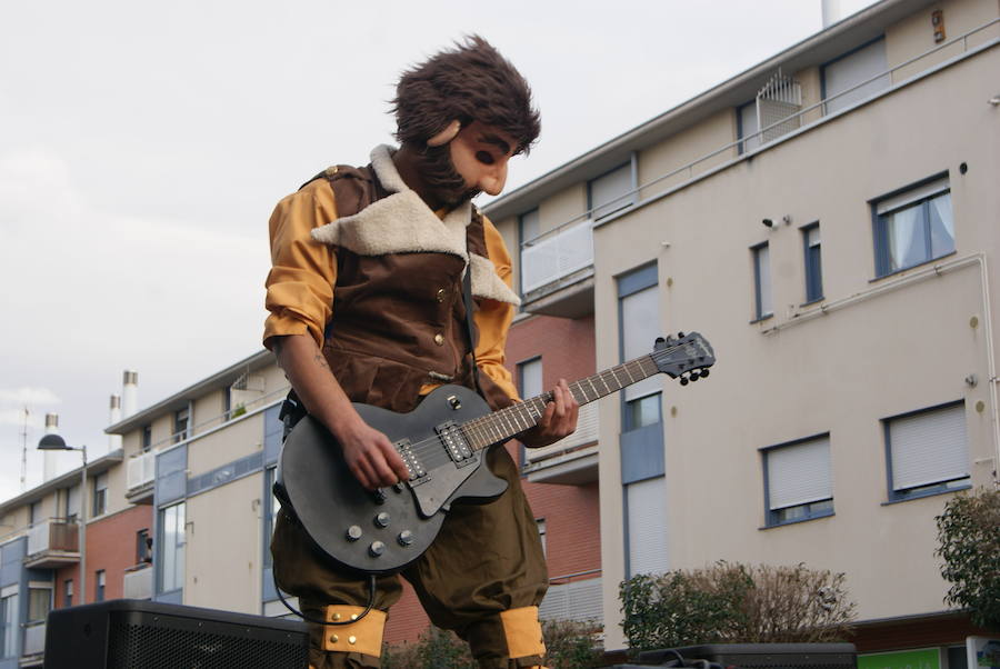 Fotos: Desfile de disfraces de Carnaval por las calles de La Flecha