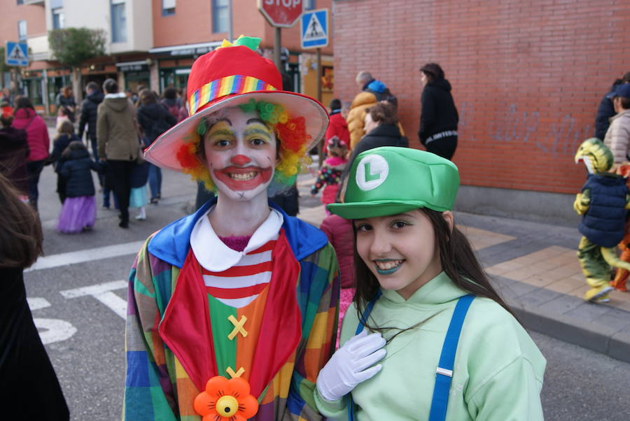 Fotos: Desfile de disfraces de Carnaval por las calles de La Flecha