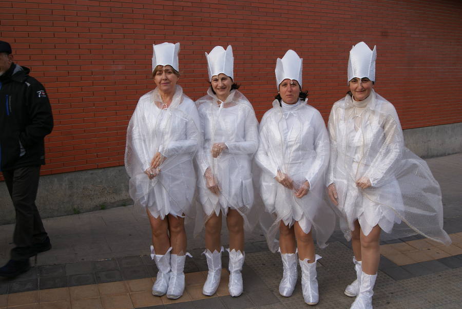 Fotos: Desfile de disfraces de Carnaval por las calles de La Flecha