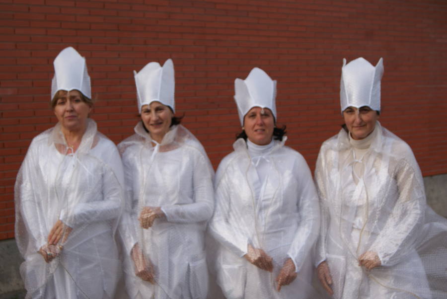 Fotos: Desfile de disfraces de Carnaval por las calles de La Flecha