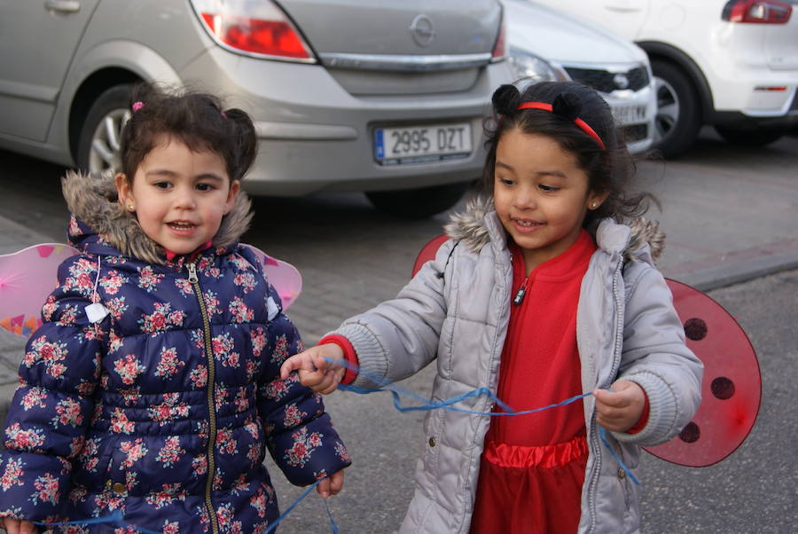 Fotos: Desfile de disfraces de Carnaval por las calles de La Flecha