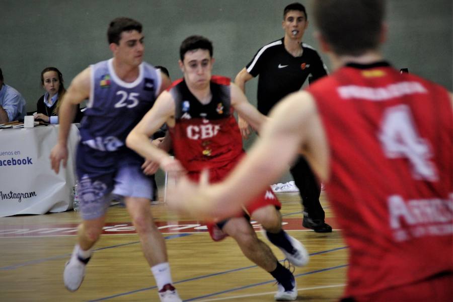 Fotos: Partido CB La Flecha- UVA derbi local baloncesto Liga EBA