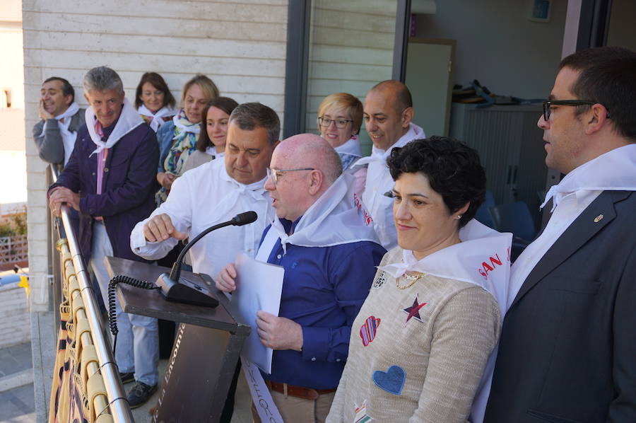 Fotos: Fiestas de Arroyo. San Juan Evangelista. Pregón y desfile de peñas