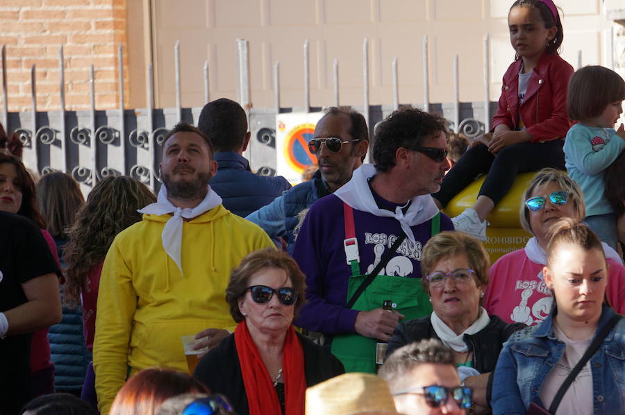 Fotos: Fiestas de Arroyo. San Juan Evangelista. Pregón y desfile de peñas