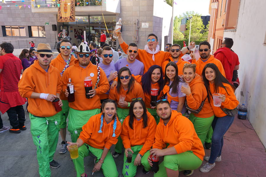 Fotos: Fiestas de Arroyo. San Juan Evangelista. Pregón y desfile de peñas