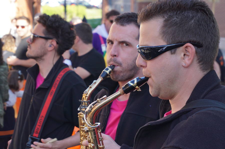 Fotos: Fiestas de Arroyo. San Juan Evangelista. Pregón y desfile de peñas