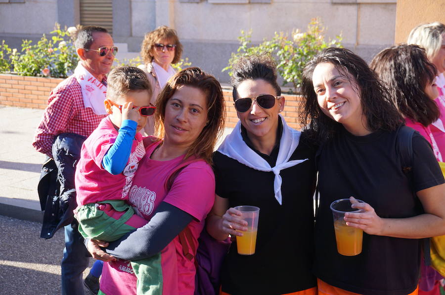 Fotos: Fiestas de Arroyo. San Juan Evangelista. Pregón y desfile de peñas