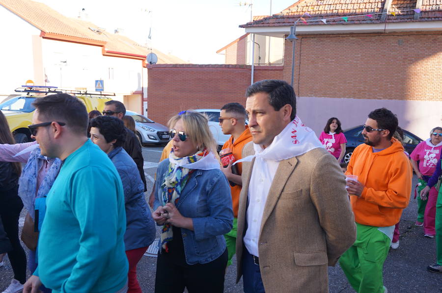 Fotos: Fiestas de Arroyo. San Juan Evangelista. Pregón y desfile de peñas