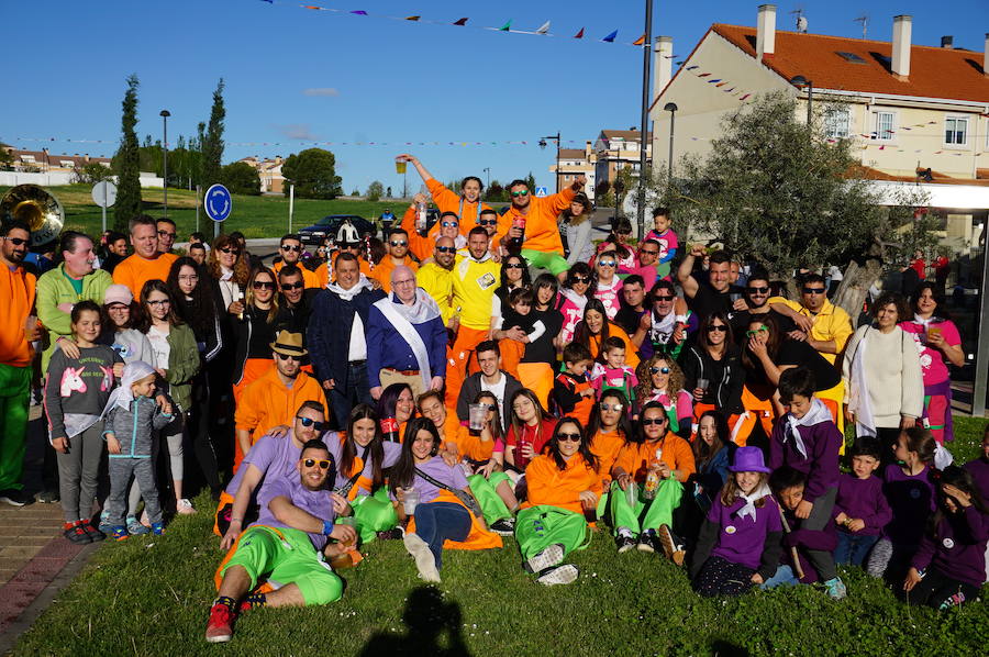 Fotos: Fiestas de Arroyo. San Juan Evangelista. Pregón y desfile de peñas